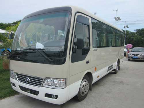 重慶市區19座中巴車租一天多少錢？