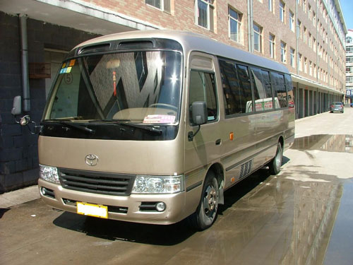 重慶 科尔沁左翼中旗地址O2C欢爽了火17座中巴車出租費用多少錢?17座中巴車租僱價格多少?